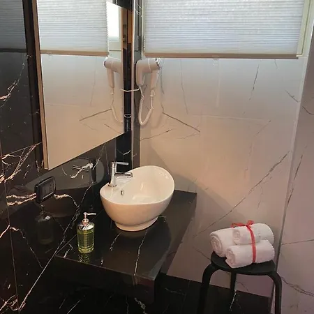 Th Luxury Fly Aeroporto di Catania Fontana Rossa